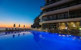 Toto Hotel & Apartments